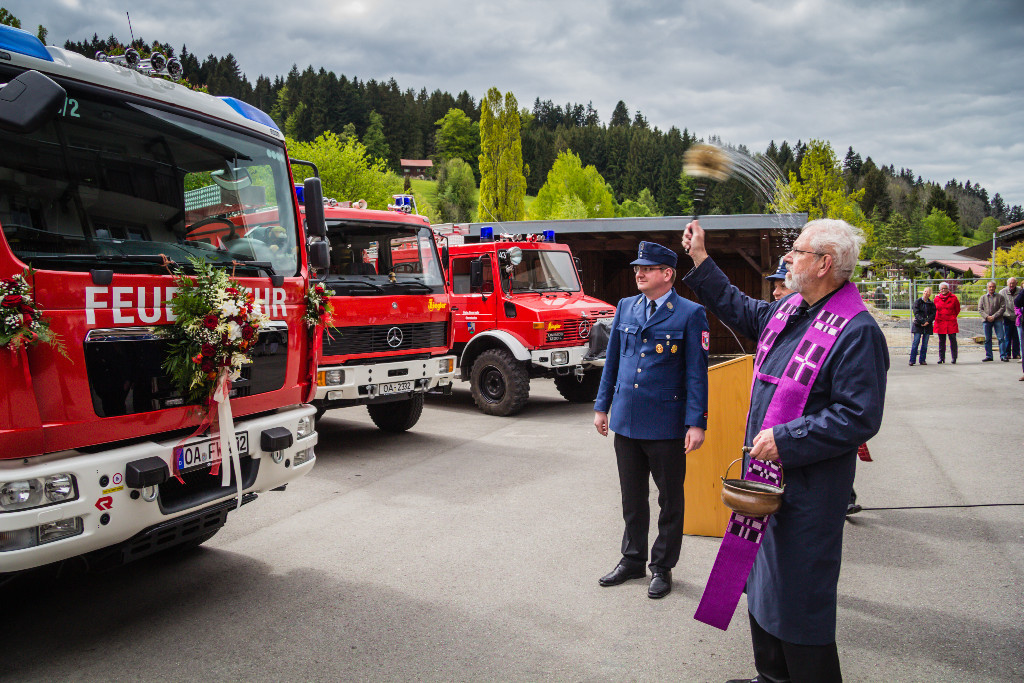 Neues HLF der Staufner Wehr erhält kirchlichen Segen – Feuerwehr Oberstaufen